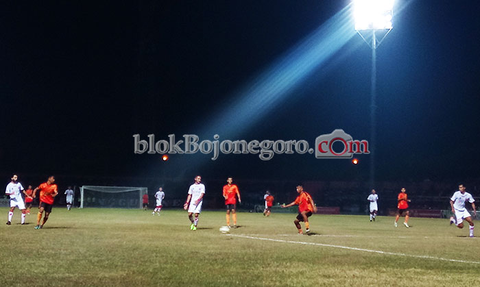 Mengering, Suporter Berharap Rumput Stadion Diperhatikan