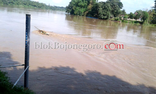 Awas! Bengawan Solo Mendekati Siaga 2