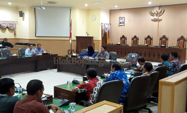 Tidak Ada Kejelasan, Rapat Kembali Ditunda