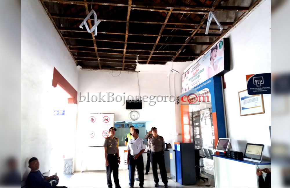 Belum Diperbaiki, Ruang Tunggu Stasiun Dipindah