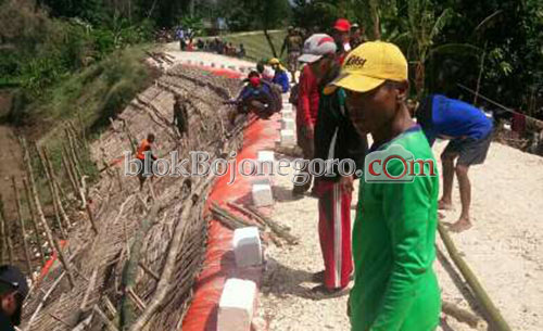 Antisipasi Banjir, BPBD Gotong Royong Bangun Tangul Kanor