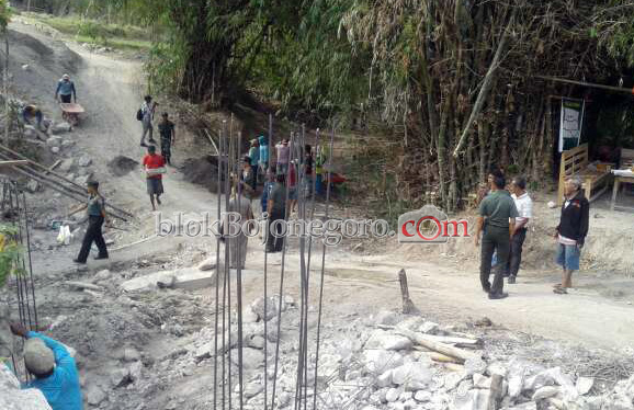 Di Desa Meduri 90 Persen Jalan Masih Rusak