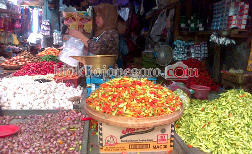 Harga Cabai Merah Berangsur Turun