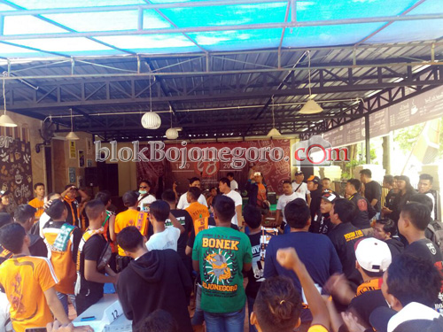 Curva Nord Peringati Ultah Persibo