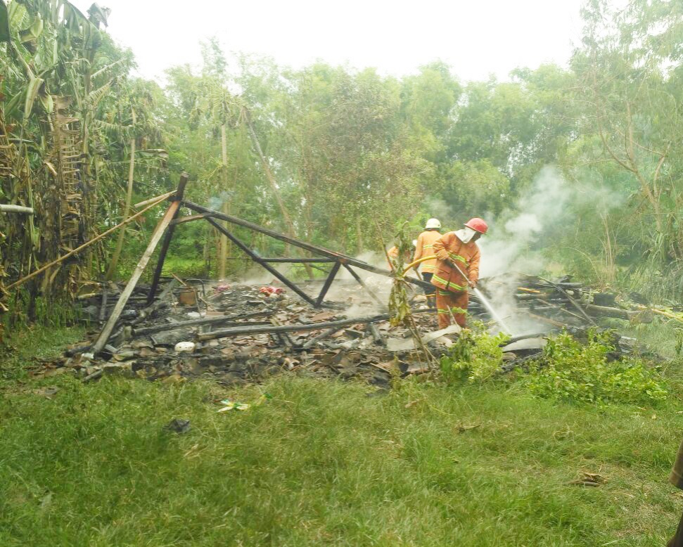 Ha...! Rumah di Kanor Sengaja Dibakar Pemiliknya?
