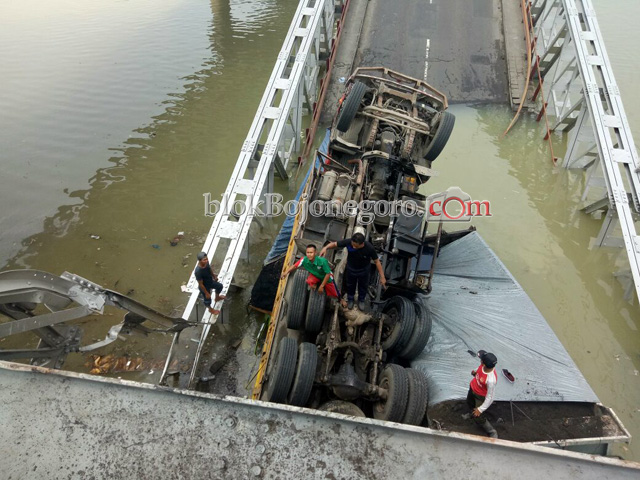 Jembatan Widang-Babat Ambruk