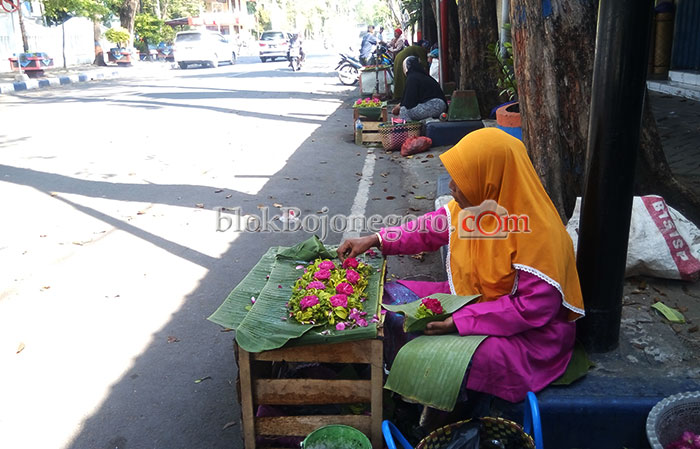 Hari Raya, Penjual Bunga Boreh Untung Berlipat
