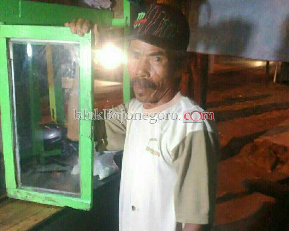 Meski Omzet Menurun, Pedagang Bakso Ini Tetap Istiqomah Berjualan
