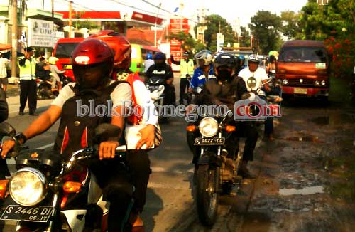 Supporter Lewat, Awas Jalur Bojonegoro-Surabaya Padat