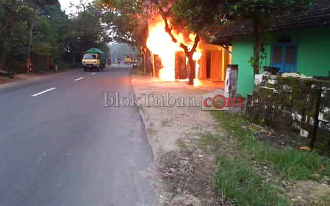 Diisi Terlalu Penuh, Pertamini di Parengan Terbakar