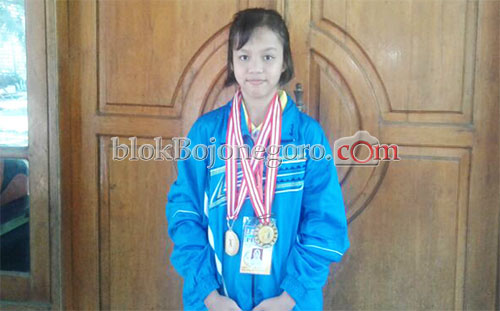 Siswi MI Bojonegoro Juara 1 Bulutangkis