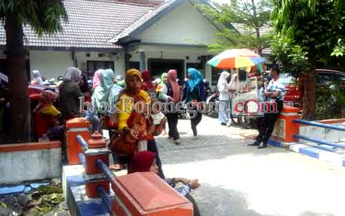 Tuntut Pesangon, Karyawan Eks 369 Baureno Demo Disperinaker