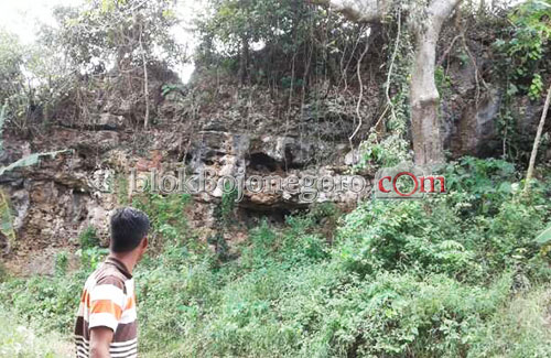 Selain Sumur, di Brangkal Juga Ada Goa dan Tebing