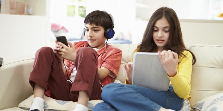 Berapa Usia Ideal Anak Gunakan Gadget?