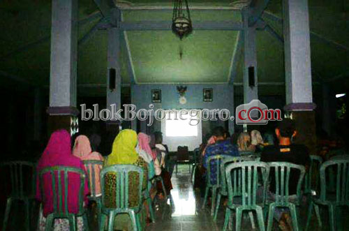 Masyarakat Nobar Film G30SPKI Bersma TNI