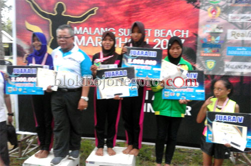 3 Pelajar Putri Bojonegoro Juara Marathon Beach 2017