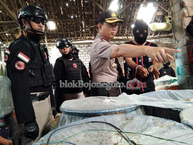 Hasilkan 66,6 Ton Arak, Produsen di Baureno Digrebek Polisi