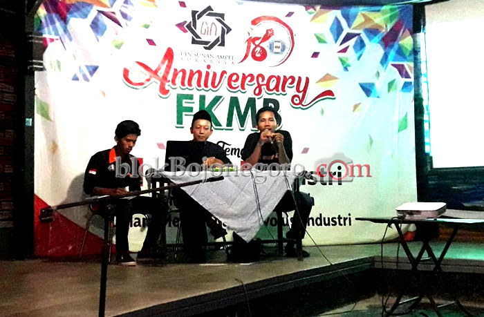 Gelar Diskusi, FKMB UINSA Rayakan Ultah Ke-18