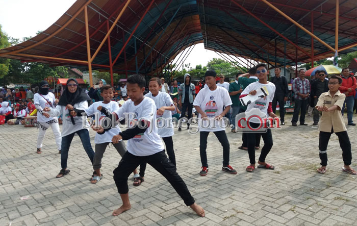Joget 'Holic' Ramaikan Kampanye Akbar Paslon 3