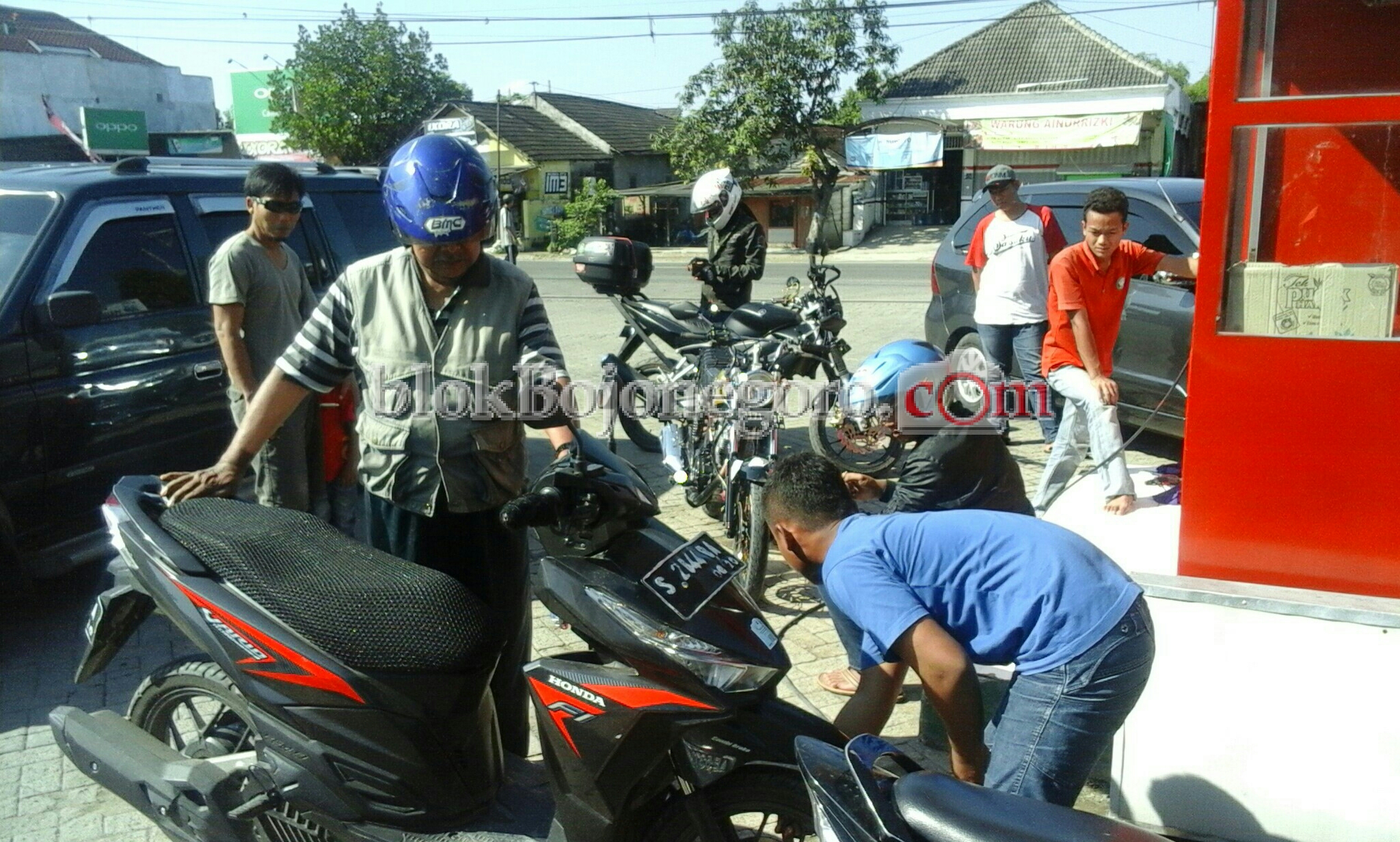 Lebaran, Jasa Pengisi Angin Nitrogen Kebanjiran Berkah