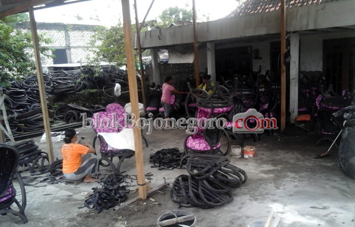 Dari Ban Bekas, Omset Rp 35 Juta per Bulan