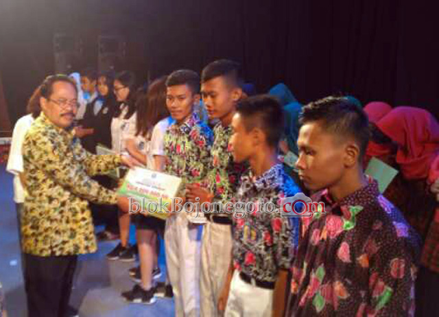 SMAN 1 Dander Sabet Juara 3 Lomba Komik Tingkat Jatim