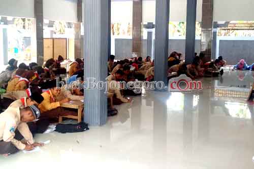 Siswa MA Salafiyah Assafiiyah Belajar Nulis Berita