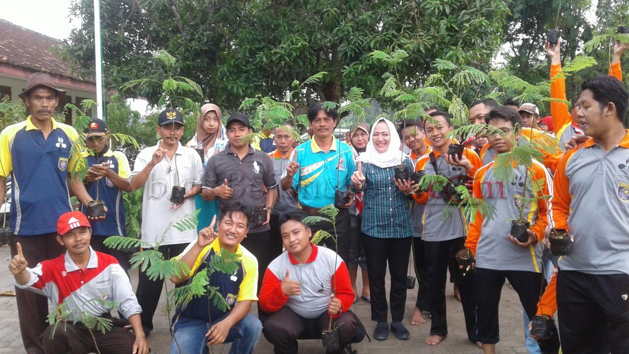 Bersama Bu Anna, Guru Pramuka Tanam Ratusan Pohon