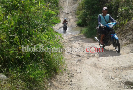 Jalan Rusak di Deling akan Dapat Bantuan Paving 100 Meter