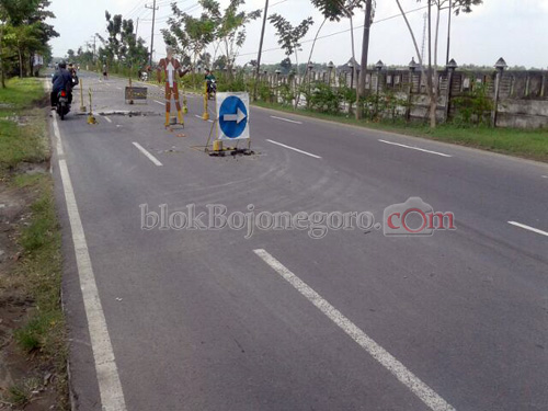 Hati-hati, Jalan Bojonegoro - Cepu Ada yang Rusak