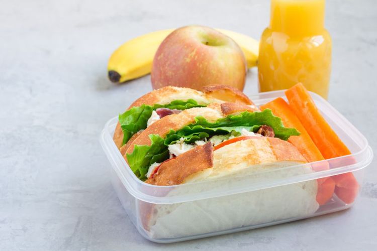 Mengenalkan Nutrisi Seimbang Lewat Bekal Sekolah Anak