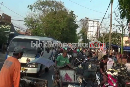 Jelang Mudik, Waspada Macet di Pasar Tumpah