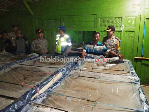 Dua Orang Dicekal Saat Produksi Arak