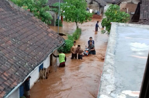 Banjir Mendadak, Belum Sempat Selamatkan Harta