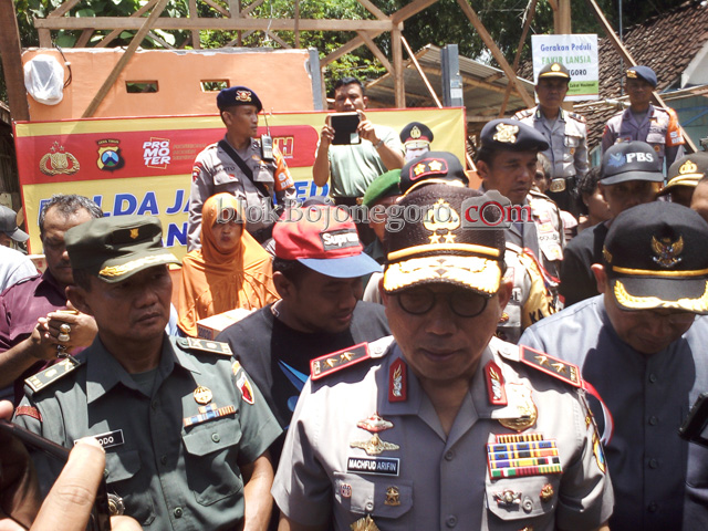 Kapolda Kunjungi Rumah Warga yang Roboh
