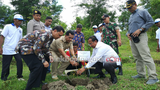 Gandeng LIPI, SW Yudha Tanam Ribuan Bibit Durian di Negeri Atas Angin