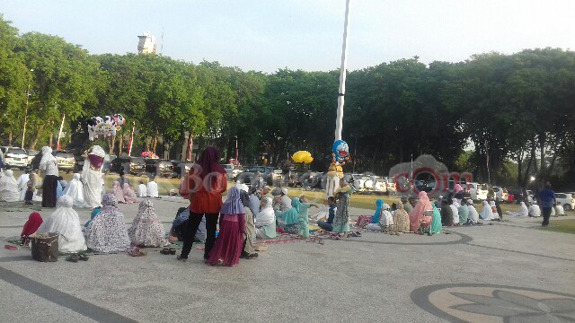 Ratusan Warga Salat Idul Adha di Alun-Alun