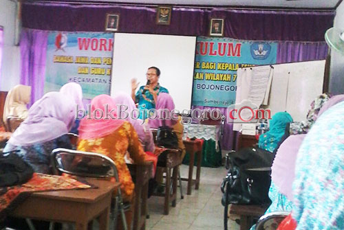 Guru SD di Sumberrejo Perdalam Bahasa Daerah