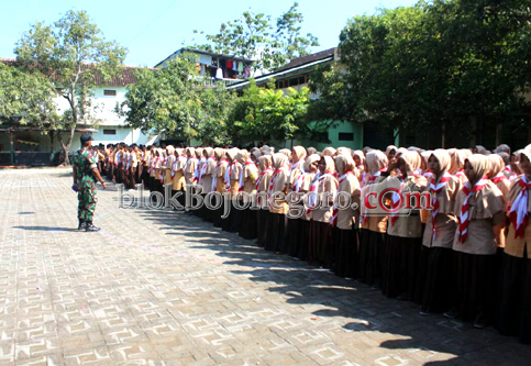 Kodim Outbond Bersama Siswi Al-Rosyid