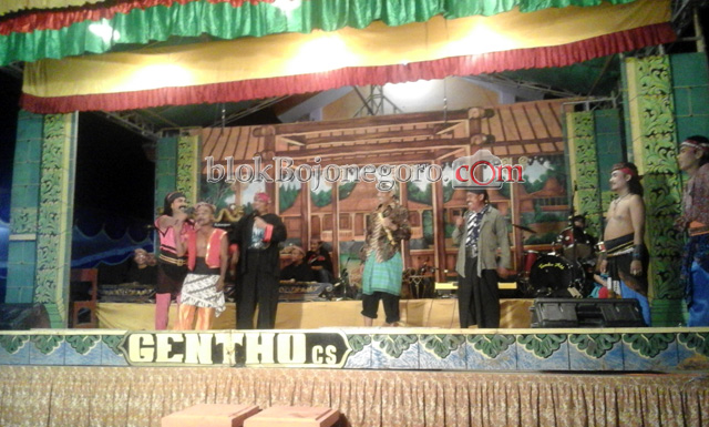 Lucu...Camat Kanor Ikut Bermain Ludruk