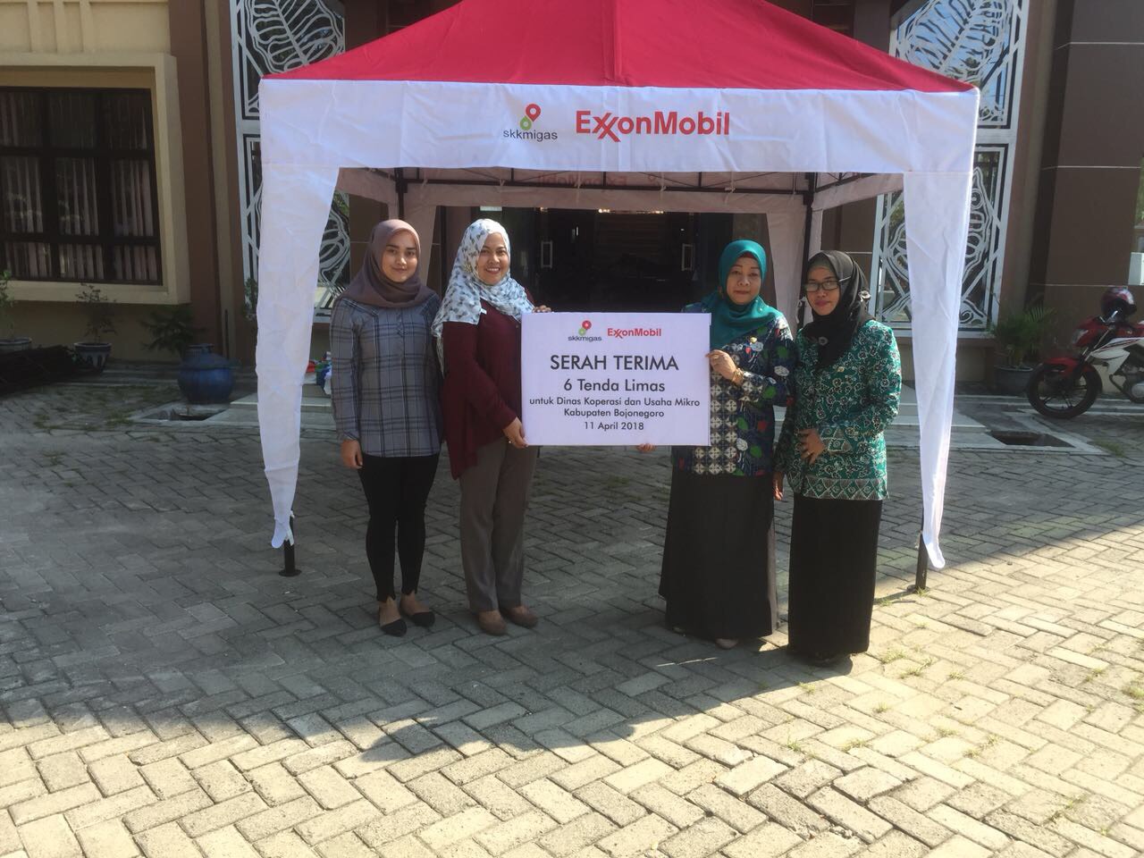 Pengembangan Galery UMKM, EMCL Beri Bantuan Tenda