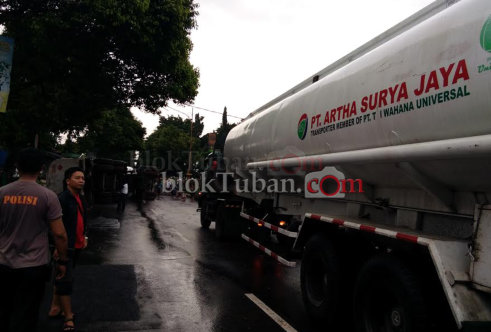 Hingga Sore, Truk Belum Dievakuasi, Petugas Siagakan PMK