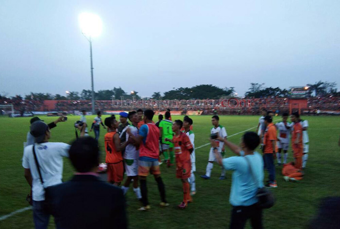 Pertandingan Diwarnai Kericuhan