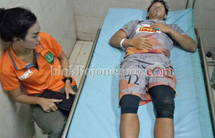 Kiper Persibo Tak Sadarkan Diri