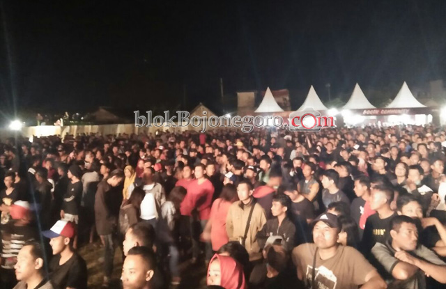 Belasan Ribu Penonton Lihat Aksi Band Kotak