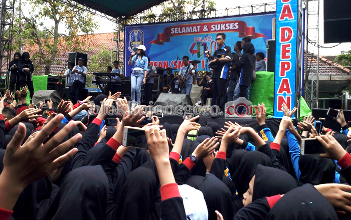 Nella Kharisma Goyang Pelajar SMKN 1 Bojonegoro