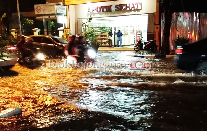 Langganan Saat Hujan di Kota
