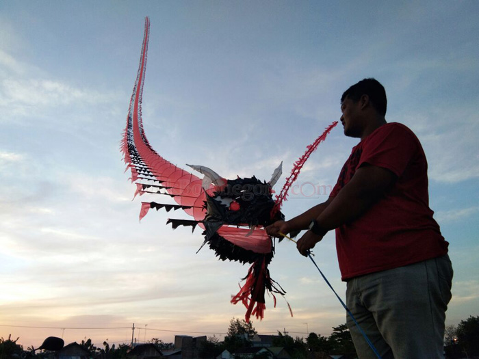 Terbangkan Layang Leyang Leyong 100 Meter