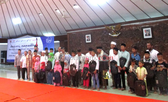 Berikan Santun Kepada Anak Yatim