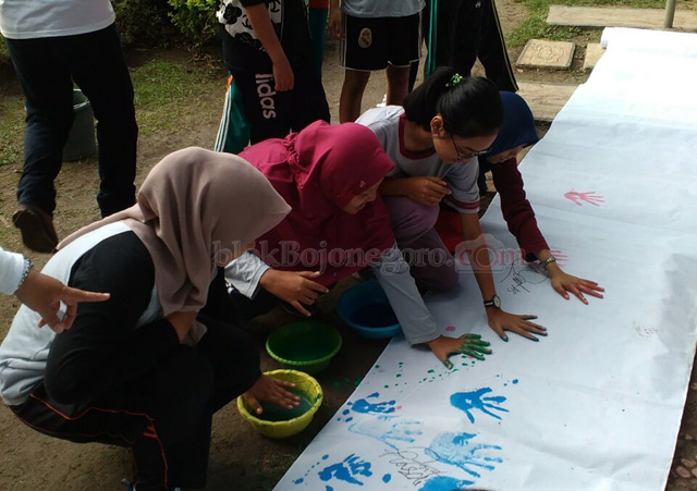Petisi dengan Cap Telapak Tangan